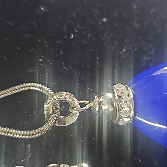 Silver and blue necklace - Picture 2 of 6